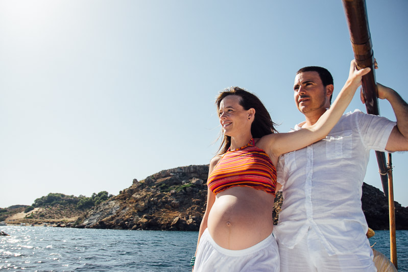 fotografo-embarazo-menorca-playa-mongofre-bosque-pareja-18